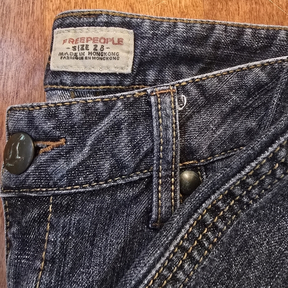 Free People Distressed low rise dark denim Jeans size 28 - Picture 7 of 7